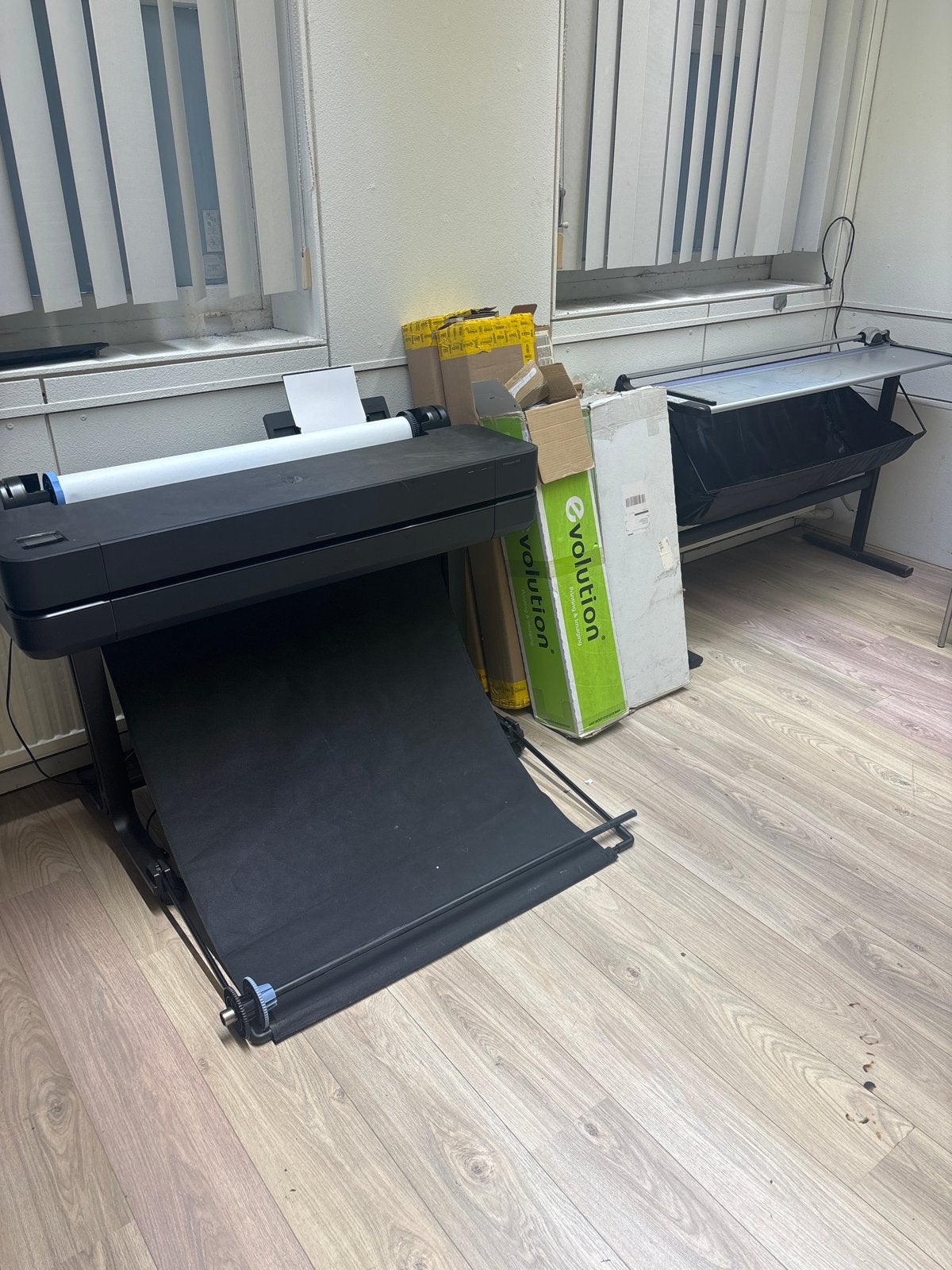 HP DesignJet T630 plotter en KW-trio 3022 Rotary Trimmer, Computers en Software, Printers, Ophalen, Gebruikt, Fotoprinter, Kleur printen