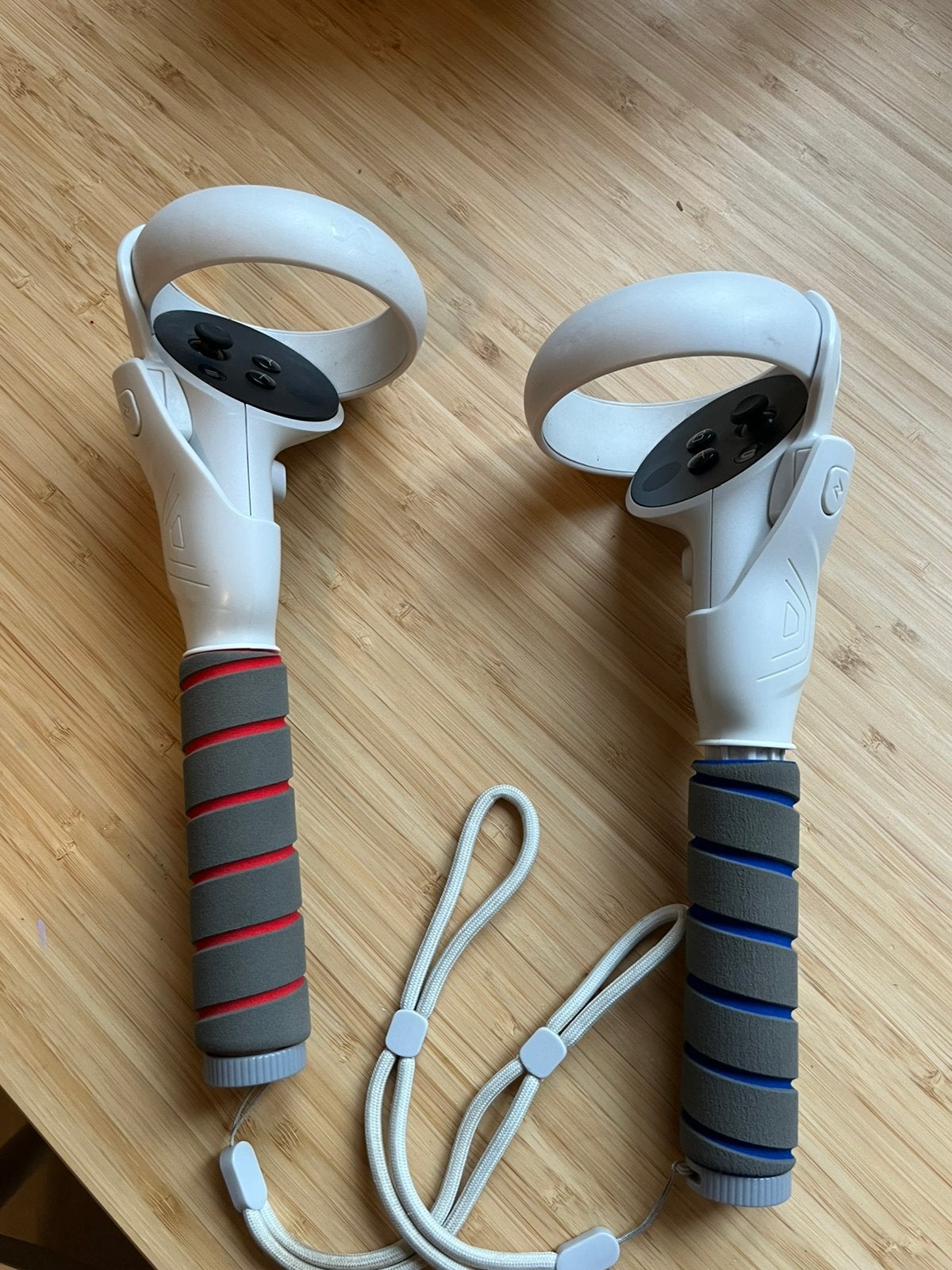 Meta quest 2 sticks (je krijgt de controller er niet bij), Spelcomputers en Games, Virtual Reality, Ophalen of Verzenden, Zo goed als nieuw