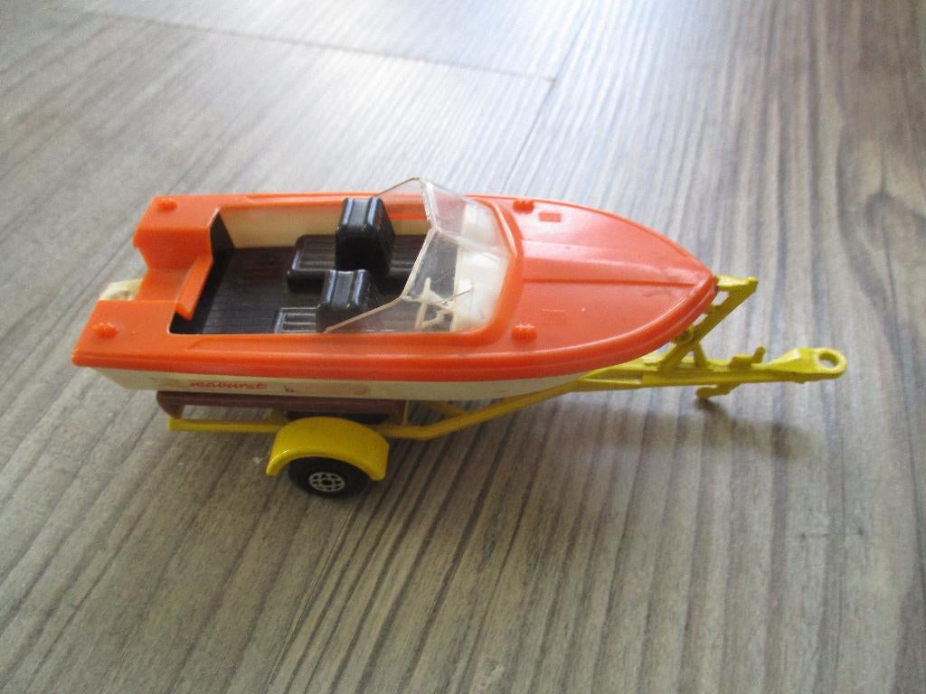 Matchbox king size trailer met boot, Hobby en Vrije tijd, Modelauto's | 1:43, Ophalen of Verzenden, Gebruikt, Auto, Matchbox