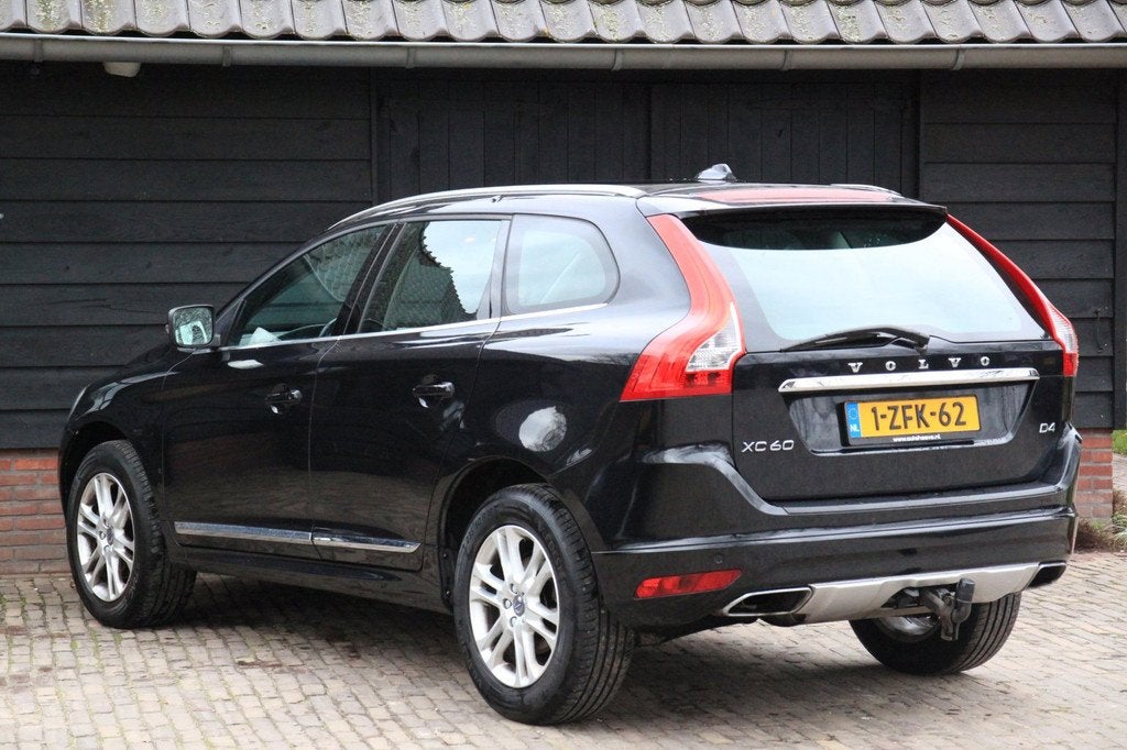 Volvo XC60 2.0 D4 FWD Summum Xenon/Leer/Navigatie/Parkeersen, Auto's, Gebruikt, 4 cilinders, 1634 kg, Zwart