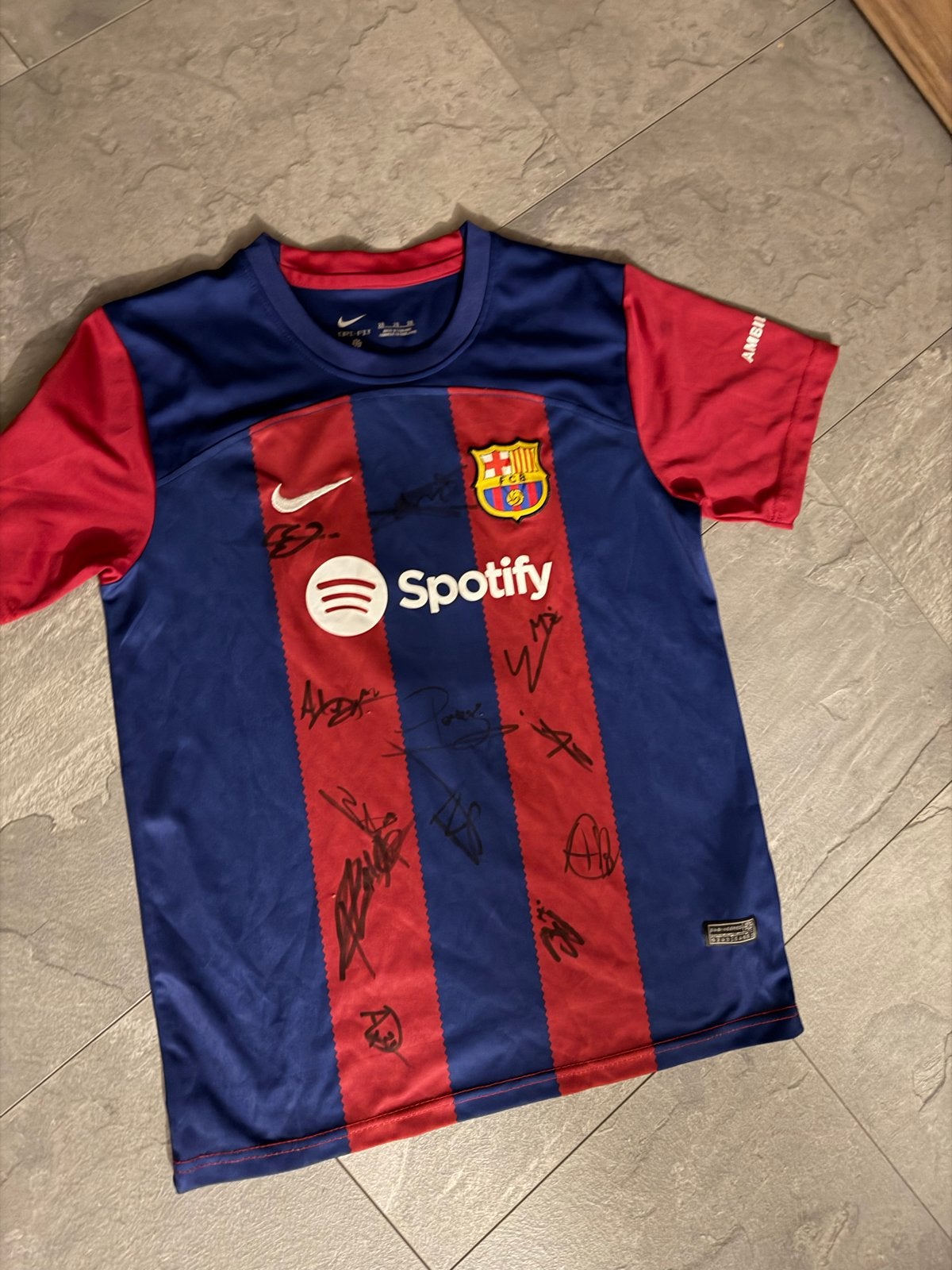 Gesigneerd FC Barcelona thuisshirt - Uniek collectors item, Overige maten, Zo goed als nieuw, Voetbal, Verzenden