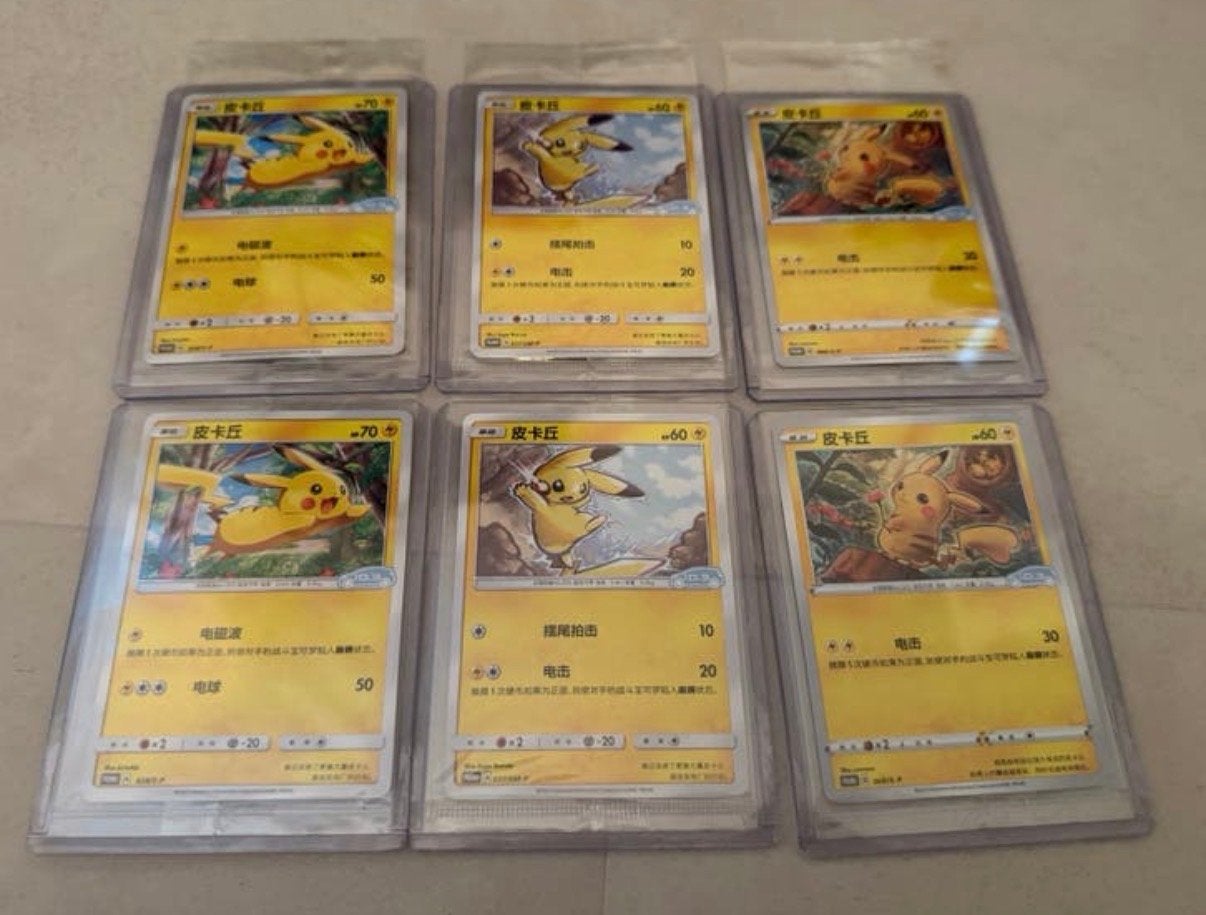 Pikachu Pokémon kaarten - Chinees - Zo goed als nieuw, Ophalen of Verzenden, Zo goed als nieuw, Meerdere kaarten