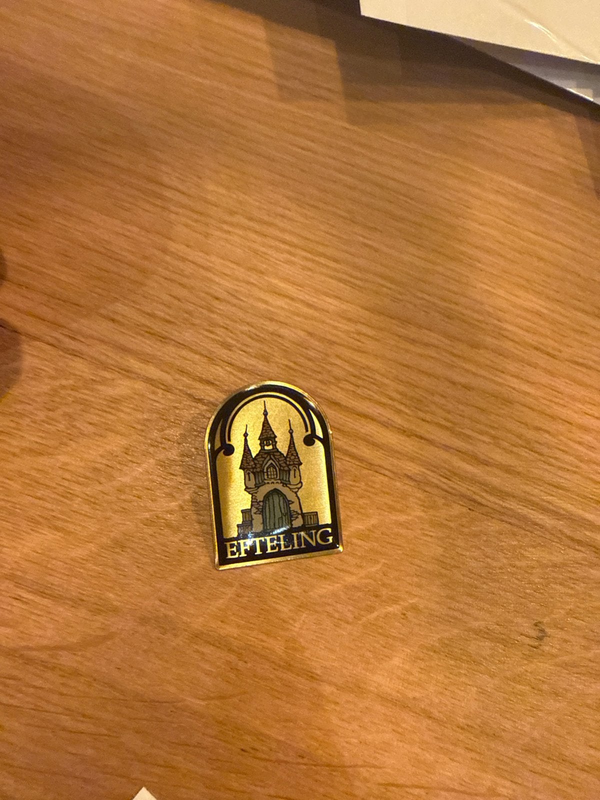 Efteling pin Smidje serie 2 Anthonpieckplein 2005, Verzamelen, Efteling, Ophalen of Verzenden, Zo goed als nieuw, Button of Speldje