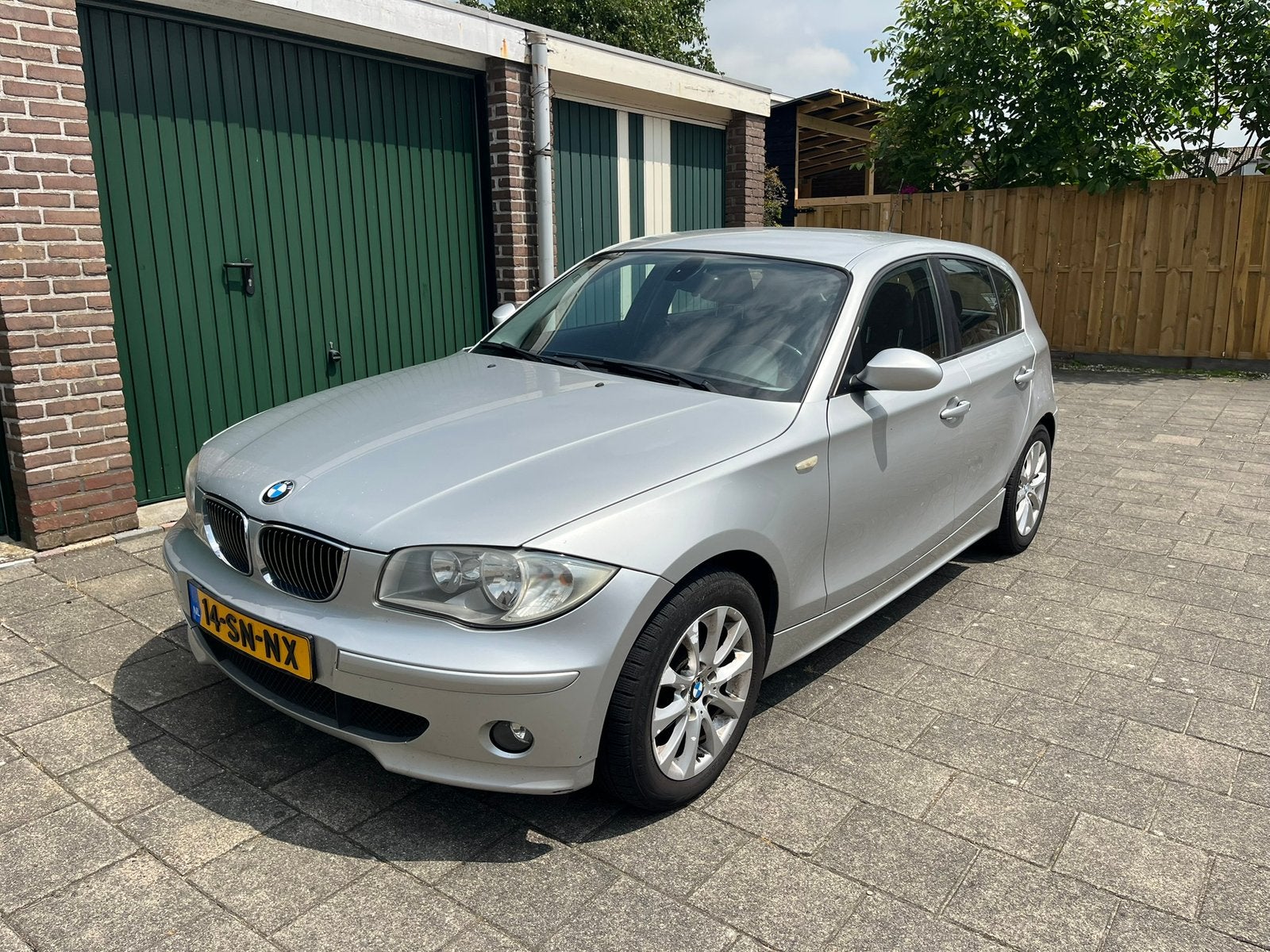 BMW 1-Serie 2.0 120I 2006 Grijs met schade, 1995 cc, Zwart, 4 cilinders, 1200 kg
