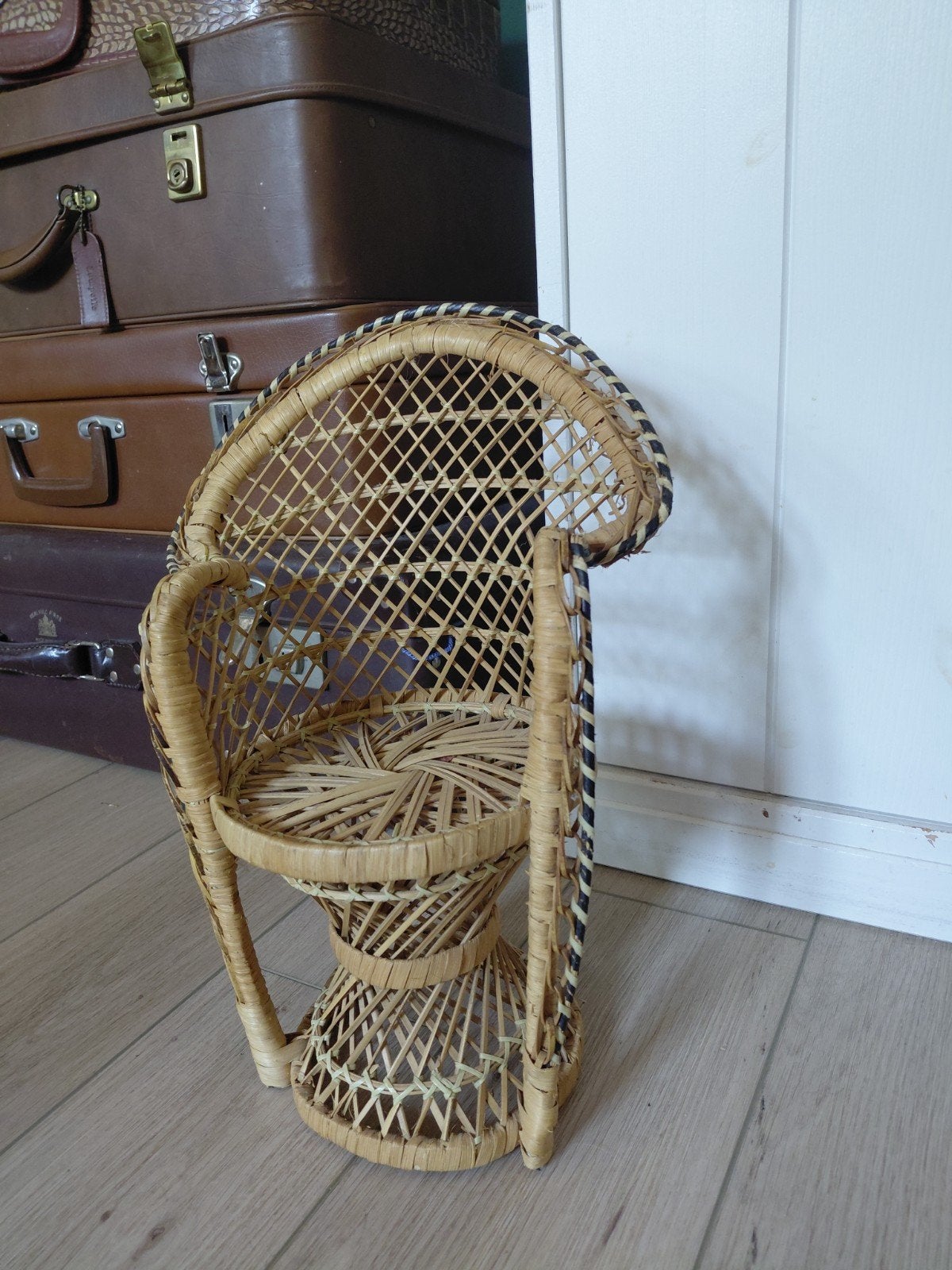 Rotan poppenstoel of planten houder, Ophalen
