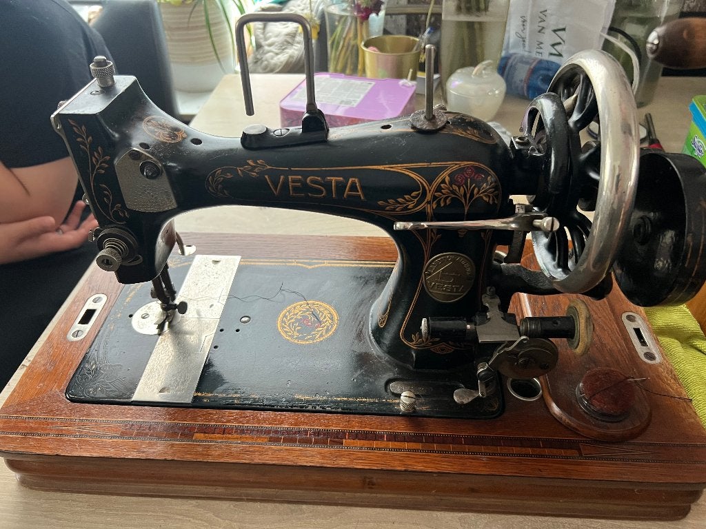 Antieke Vesta naaimachine met houten koffer, Ophalen of Verzenden