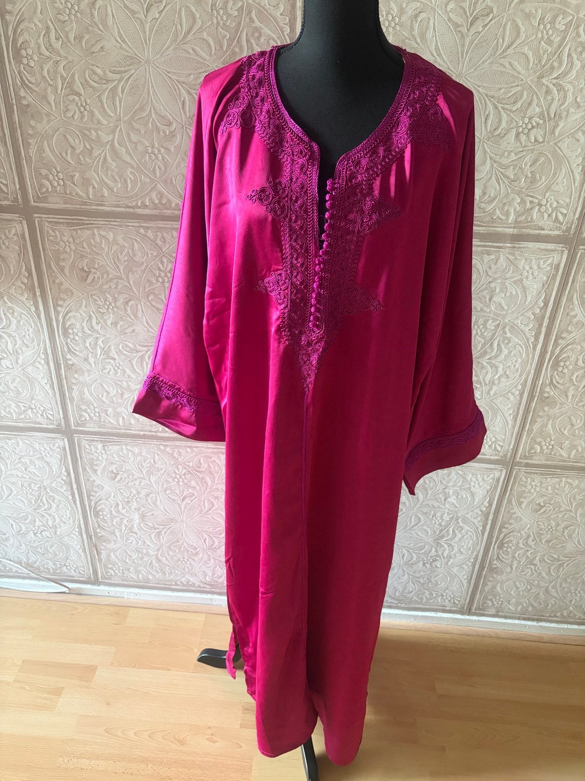 Prachtige Fuchsia Roze Kaftan met Borduurwerk, Maat 42/44 (L), Ophalen of Verzenden, Zo goed als nieuw, Roze