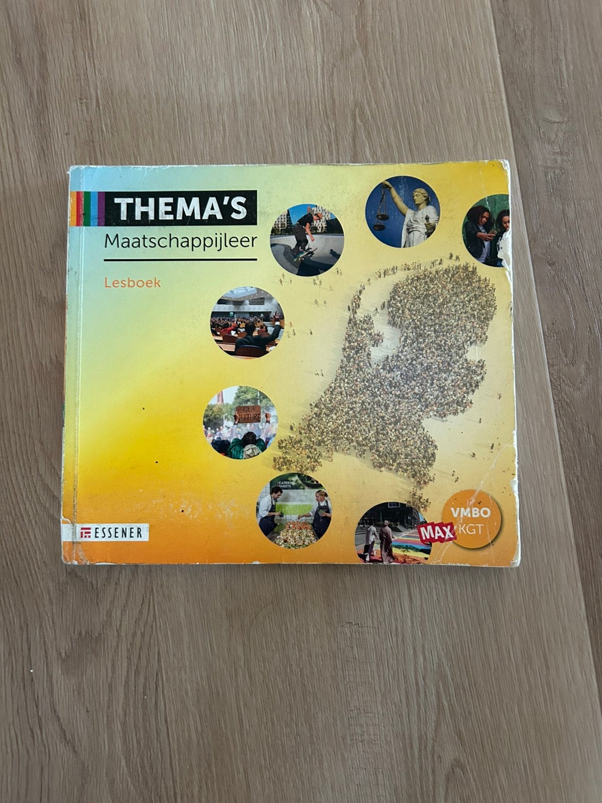 Maatschapijleer lesboek essener VMBO KGT, Ophalen of Verzenden, Gelezen, VMBO, Maatschappijleer