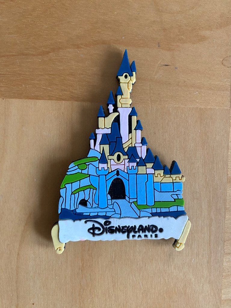 Disney kasteel Disneyland Paris koelkast magneet zgan, Ophalen of Verzenden, Overige figuren, Zo goed als nieuw, Overige typen