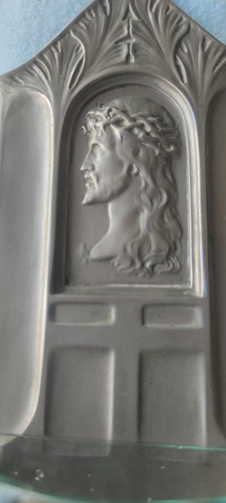 925 Oud Metalen wijwatervaatje Christus genummerd, Verzamelen, Verzenden, Gebruikt, Overige typen, Christendom | Katholiek