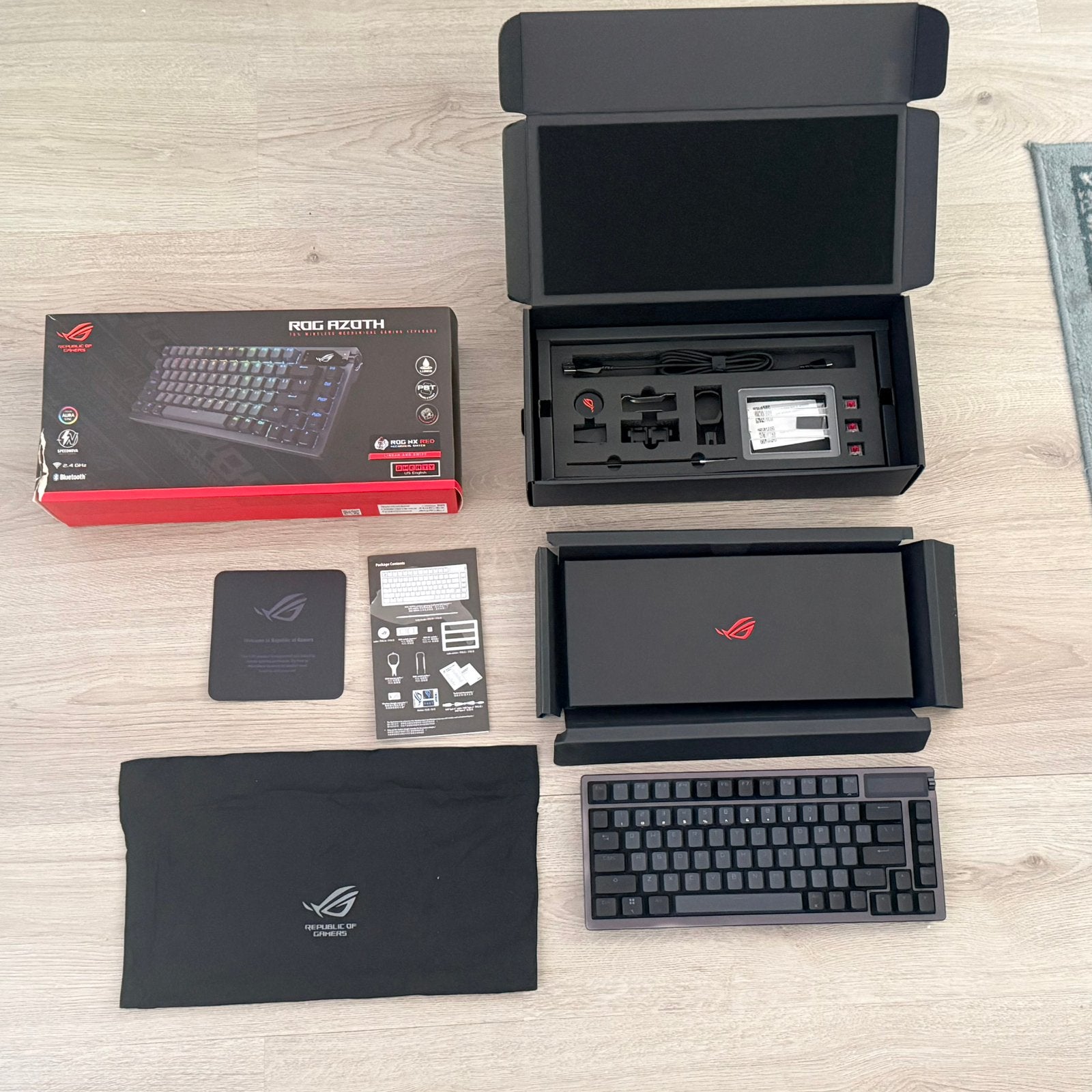 Foto 2 van ASUS ROG AZOTH Gaming Toetsenbord - Zo goed als nieuw