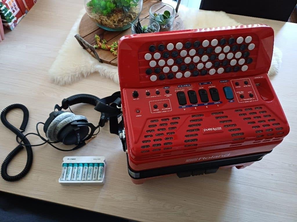 FR-1xb elektrische accordeon (B-griff/C-griff) + koptelefoon, Muziek en Instrumenten, 80-bas, Met koffer, Zo goed als nieuw, Knopaccordeon