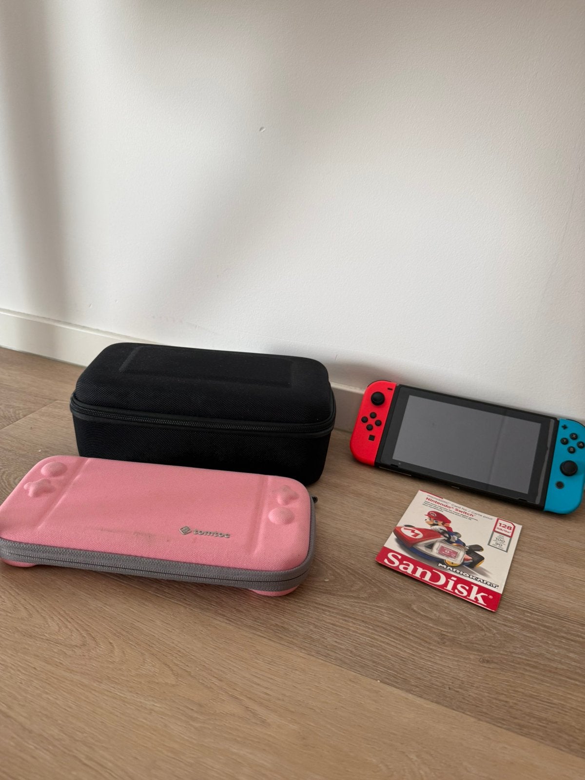 Nintendo Switch met 2 hoesjes en nieuwe microSDXC kaart, Ophalen, Zo goed als nieuw, Met 2 controllers, Switch Original