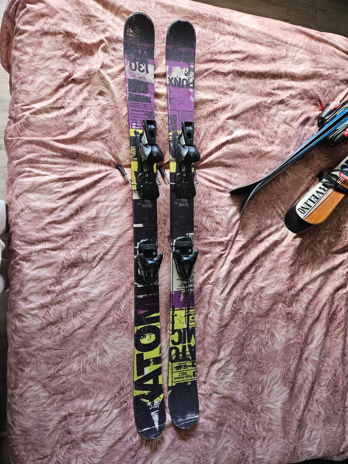 Atomic Punk Ski's 139 cm - Zo goed als nieuw, Sport en Fitness, Skiën en Langlaufen, Ophalen of Verzenden