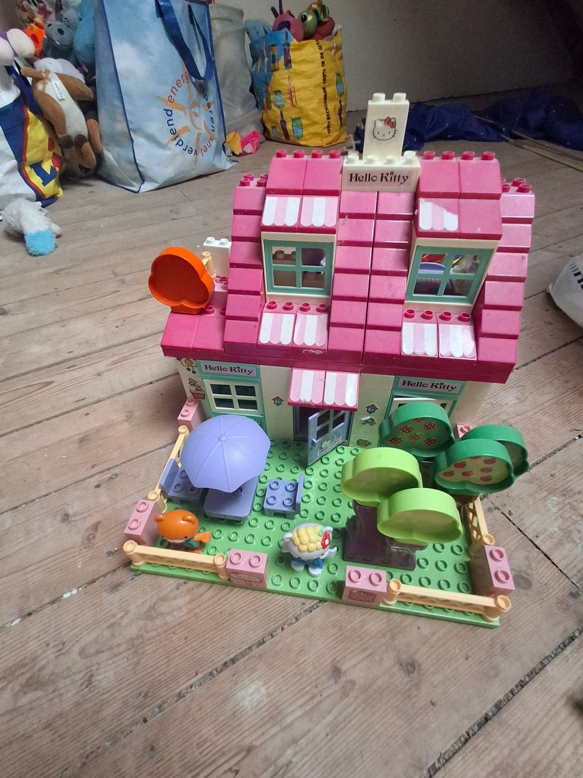Hello Kitty Bouwset - Huis met tuin en handleiding, Kinderen en Baby's, Ophalen, Gebruikt, Overige merken