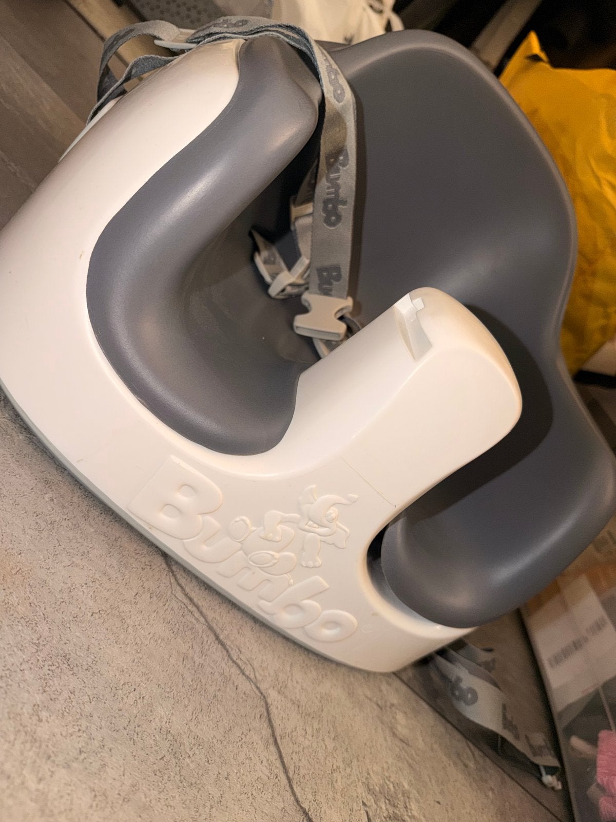 Bumbo Babyzitje met eetblad - Grijs/Wit, Ophalen, Zo goed als nieuw, Overige typen, Afneembaar eetblad