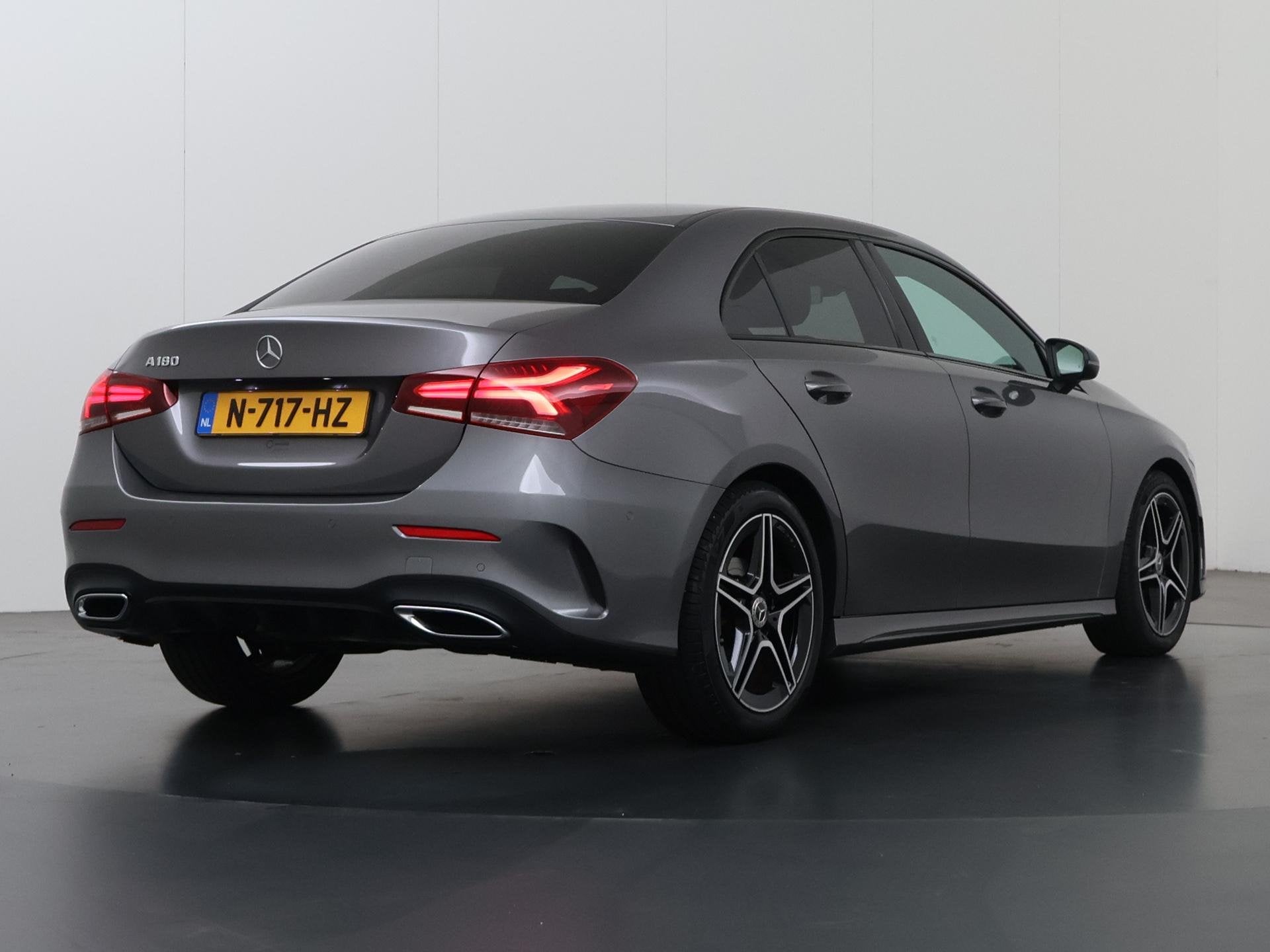 Mercedes-Benz A-klasse 180 Business Solution AMG | Night | P, Auto's, Dealer onderhouden, 4 cilinders, Bedrijf, 690 kg