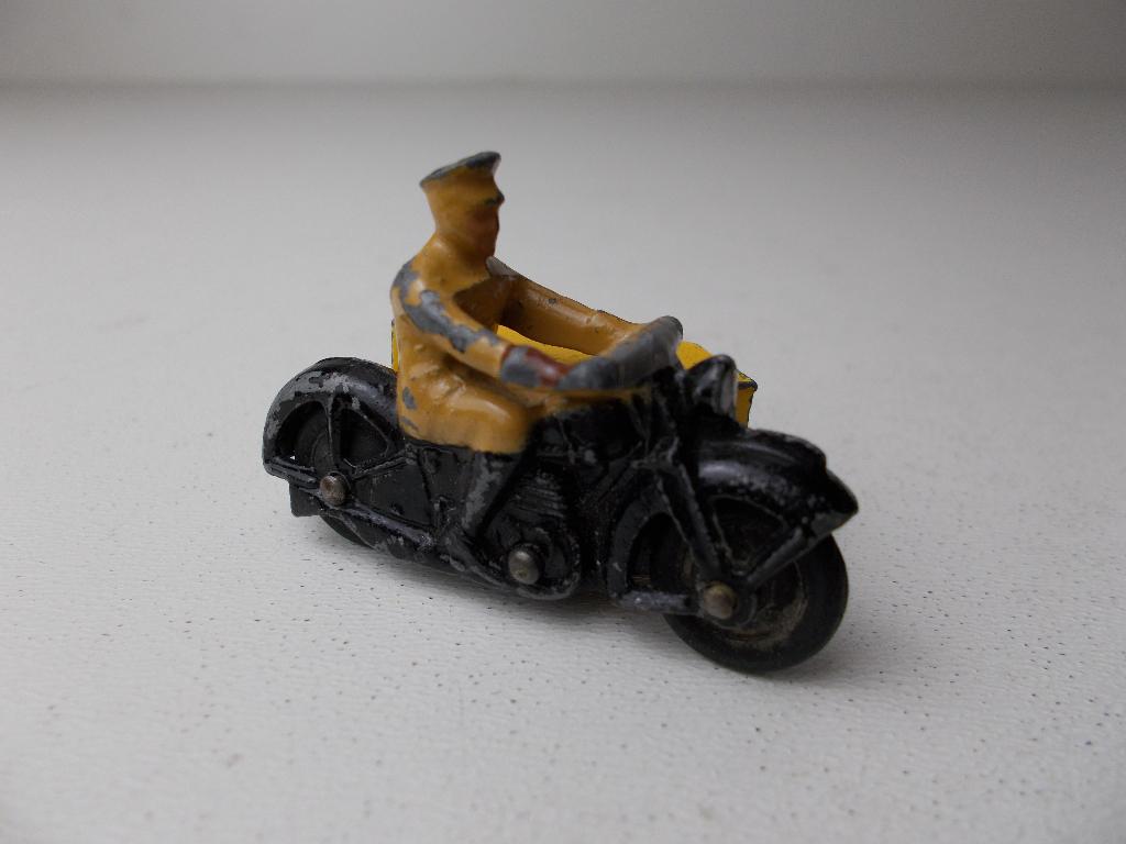 1955 Dinky Toys 272 MOTORCYCLE+SIDE CAR. DUTCH "WEGENWACHT"!
