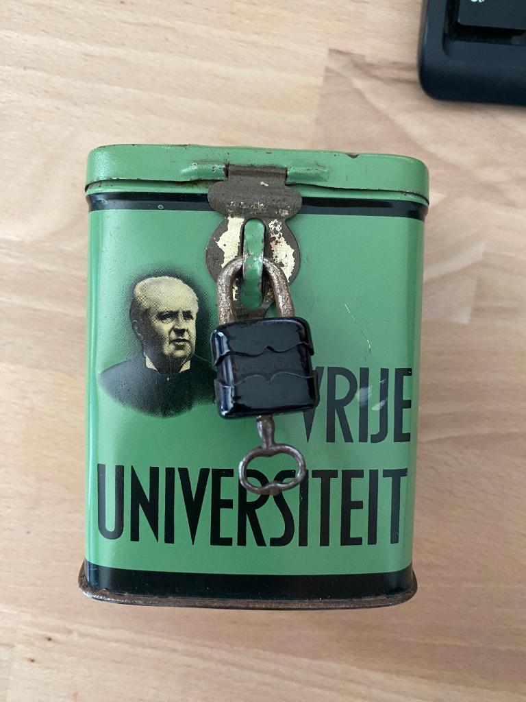 Vrije universiteit collectebus/spaarpotje met sleuteltje, Antiek en Kunst, Ophalen of Verzenden