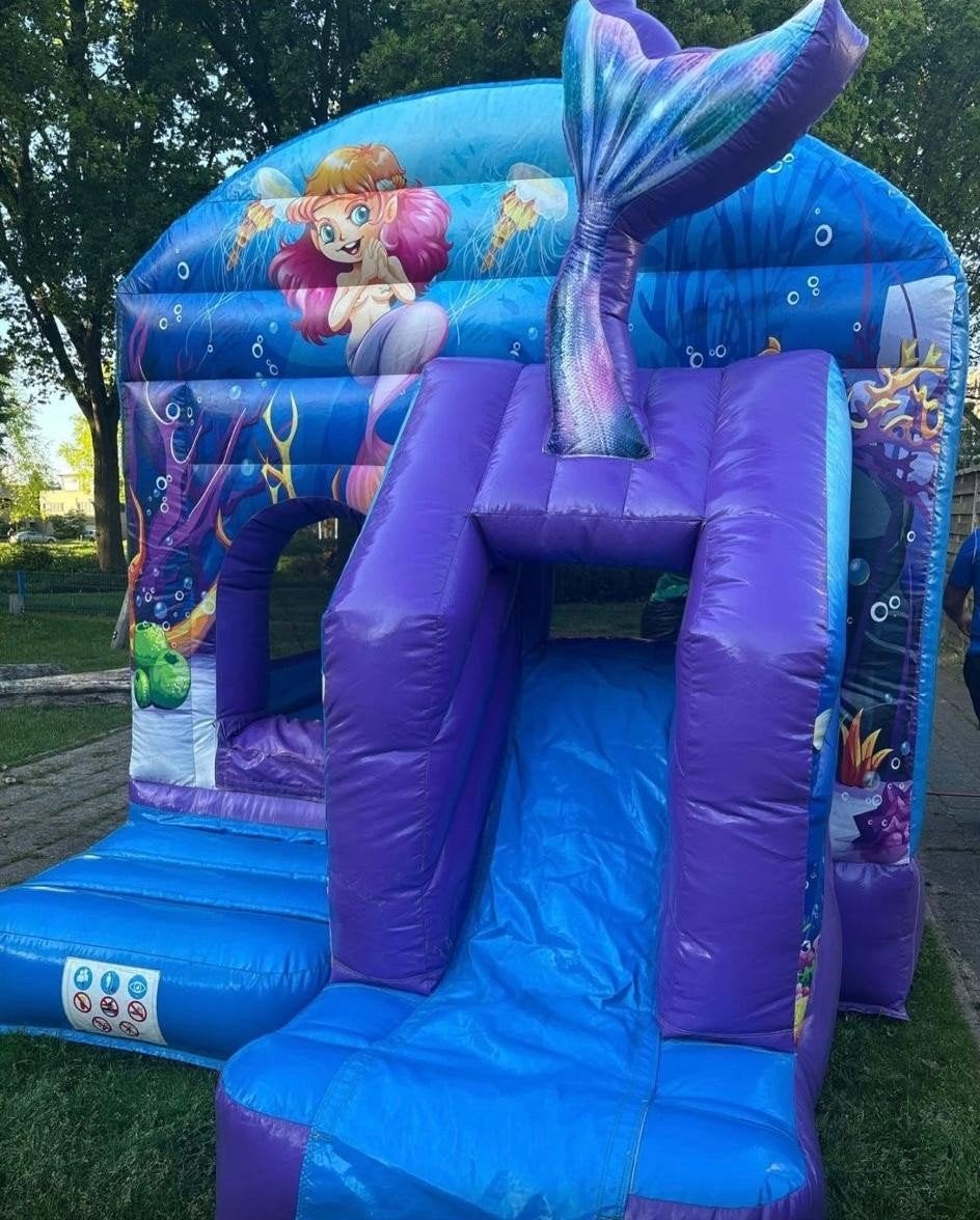 Zeer weinig gebruikt springkussen met blower en papieren, Ophalen, Zo goed als nieuw