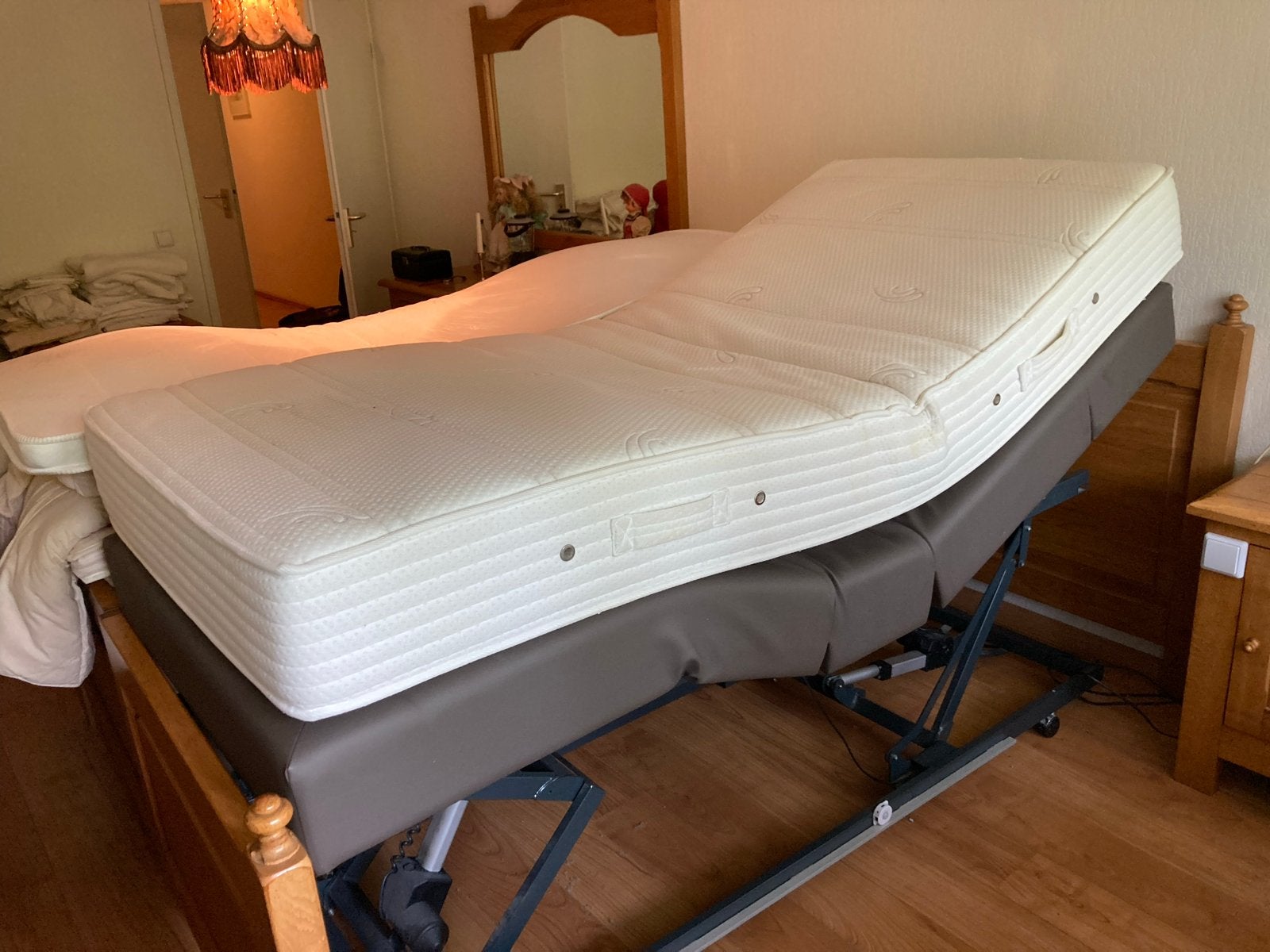 Luxe verstelbare boxspring 90x200 cm - Ideaal voor zorg, Huis en Inrichting, Slaapkamer | Bedden, Ophalen, 90 cm, Eenpersoons