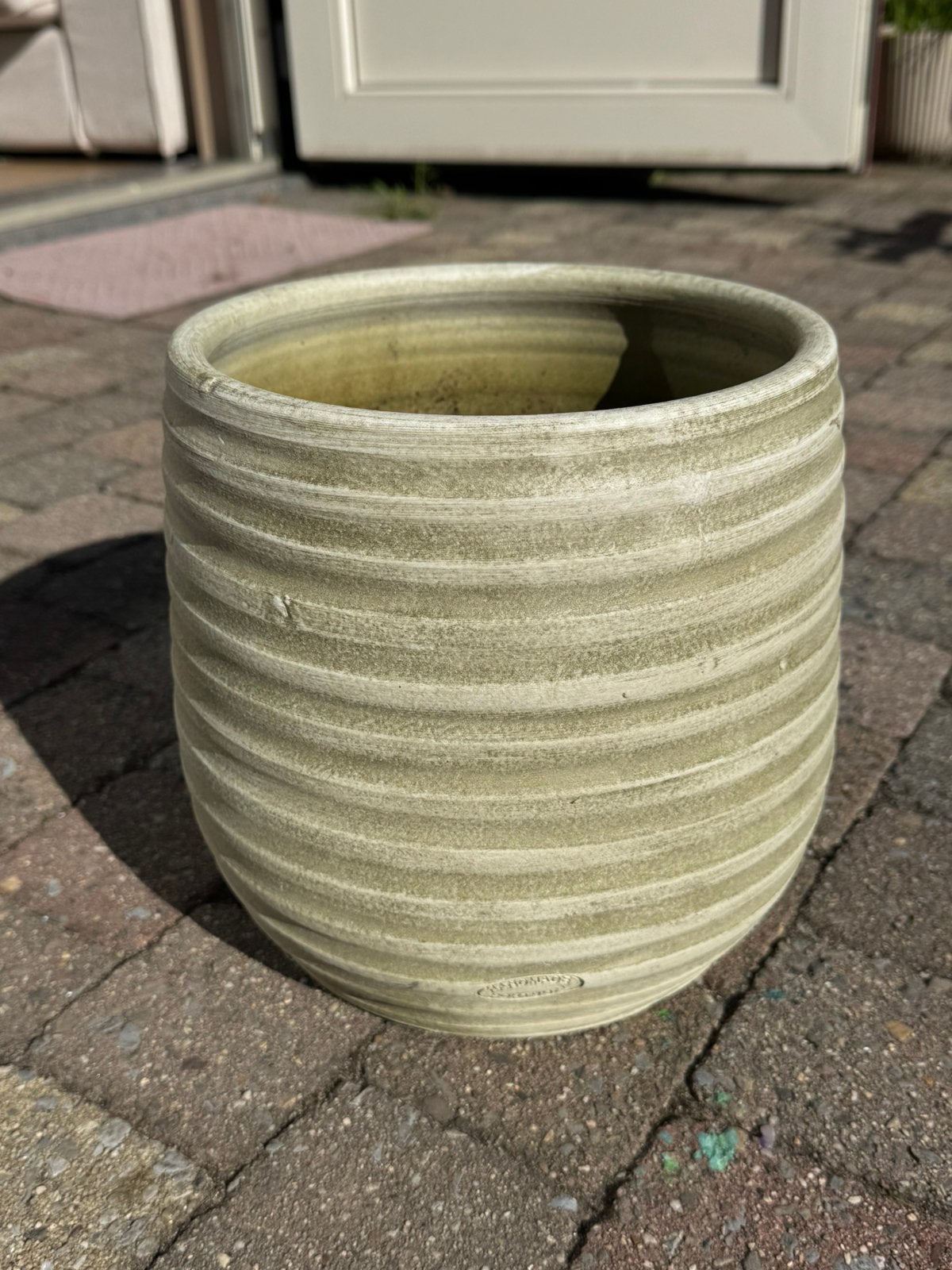 Grijze bloempot met ribbelstructuur Ø 21,5 cm, Ophalen, Rond, Binnen, Zo goed als nieuw