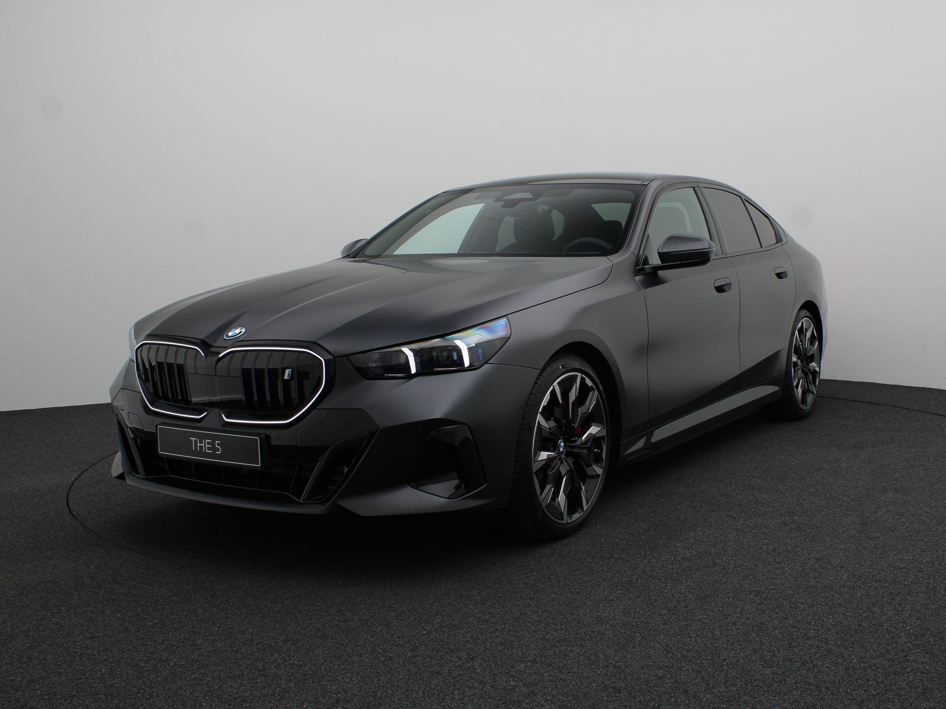 BMW i5 eDrive40 | M Sportpakket Pro | Travel Pack | Trekhaak, Auto's, Automaat, 2095 kg, Achterwielaandrijving, 510 min