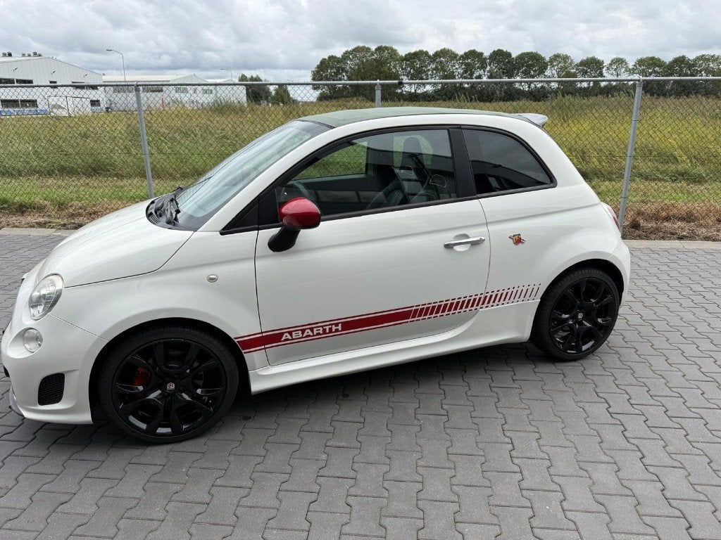 Fiat 500- Abarth – Apple CarPlay – Extra LM-velgen, 15 km/l, 40 €/maand, Zwart, 4 cilinders