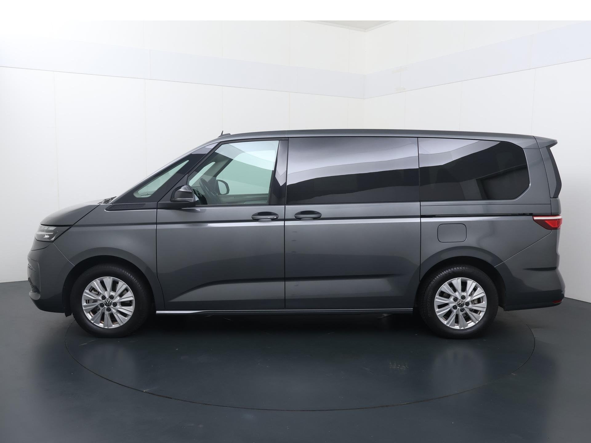 Volkswagen Bedrijfswagens Multivan 1.5 eHybrid L2 Economy Bu, Auto's, 12 maanden, Stof, Euro 6, 150 min