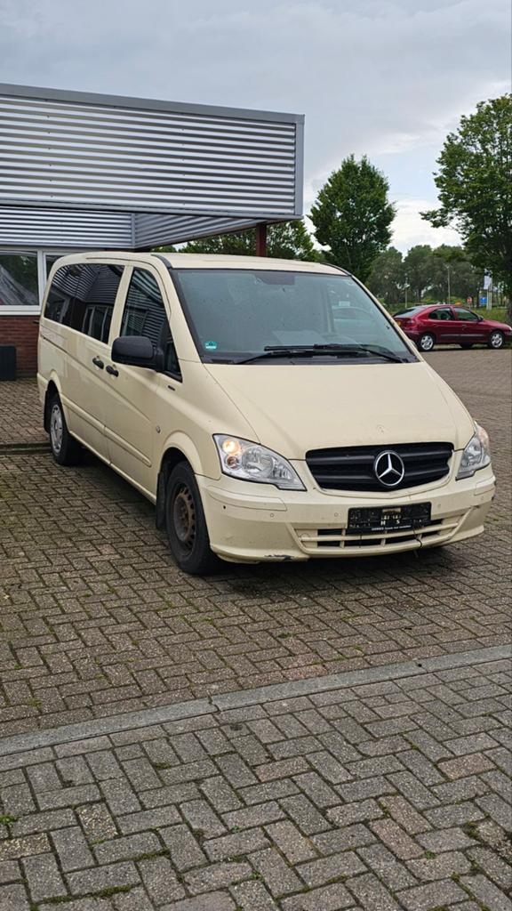 Mercedes-Benz Vito 2.2 CDI 2012 Geel 9 persoons., Auto's, Automaat, 2000 kg, 255 €/maand, 163 pk