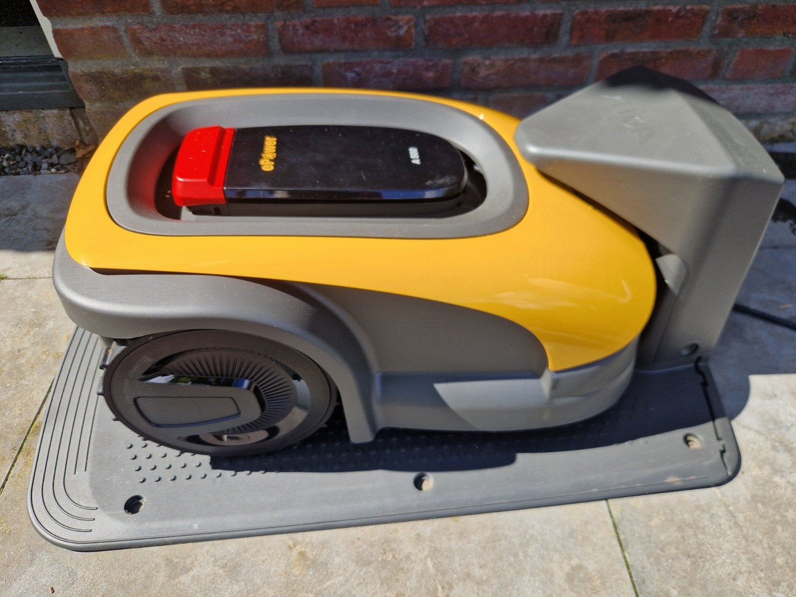 Stiga A500 draadloze GPS robotmaaier, Ophalen of Verzenden, Zo goed als nieuw, Accu-grasmaaier, Stiga