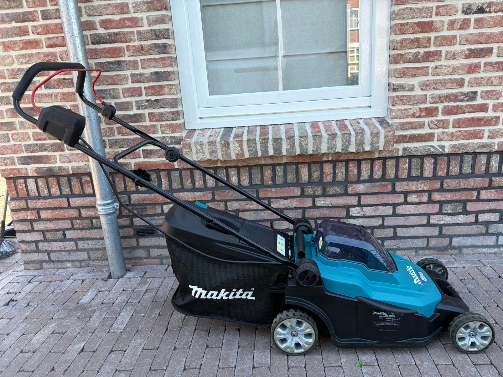 Makita DLM432Z 36V (2x 18V) Li-Ion accu grasmaaier - 43cm, Ophalen, Cirkelmaaier, Accu-grasmaaier, Zo goed als nieuw