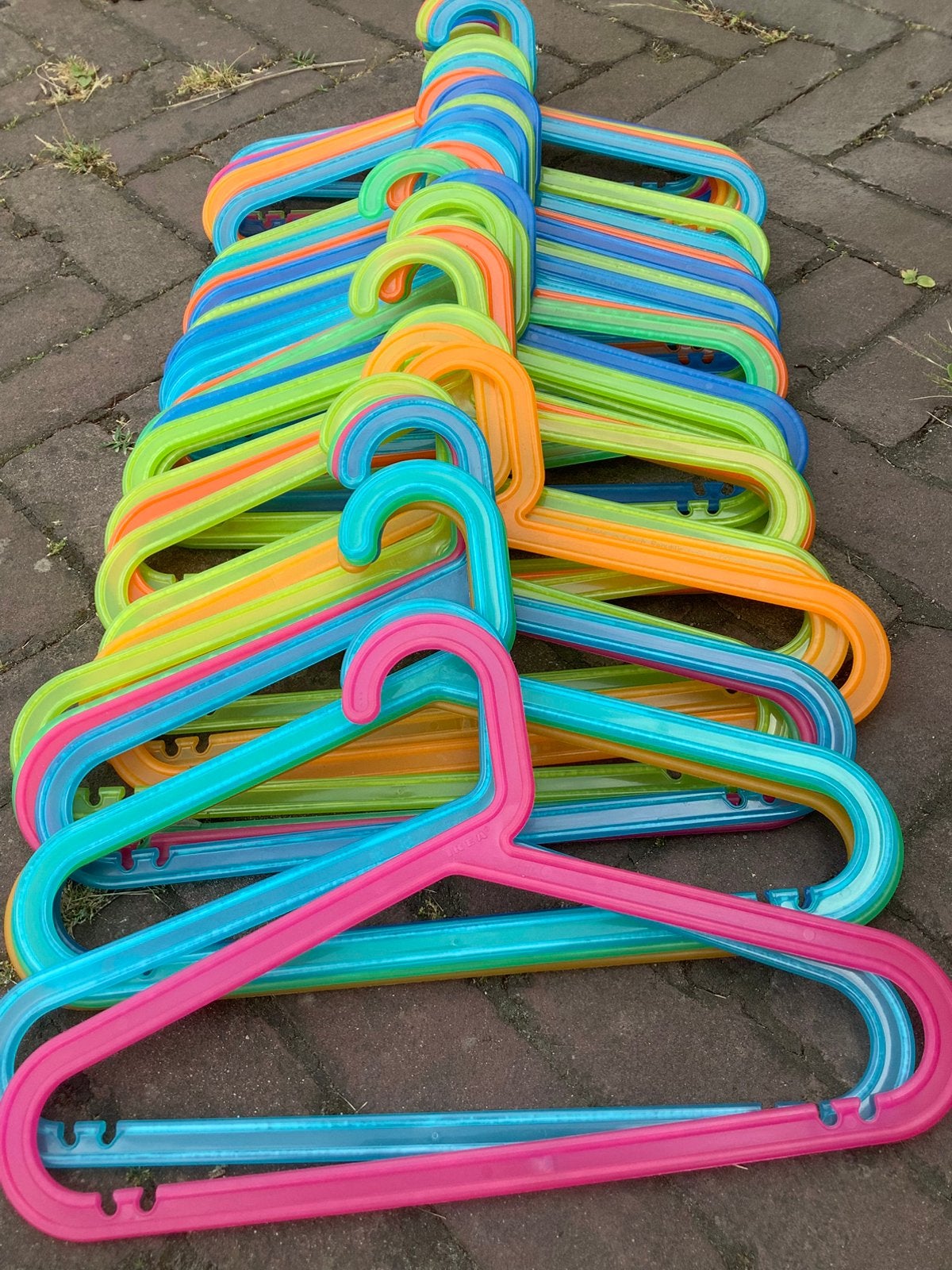 Ikea bagis gekleurde kledinghangers, Ophalen of Verzenden, Zo goed als nieuw, Kunststof, Kinderen en Volwassenen