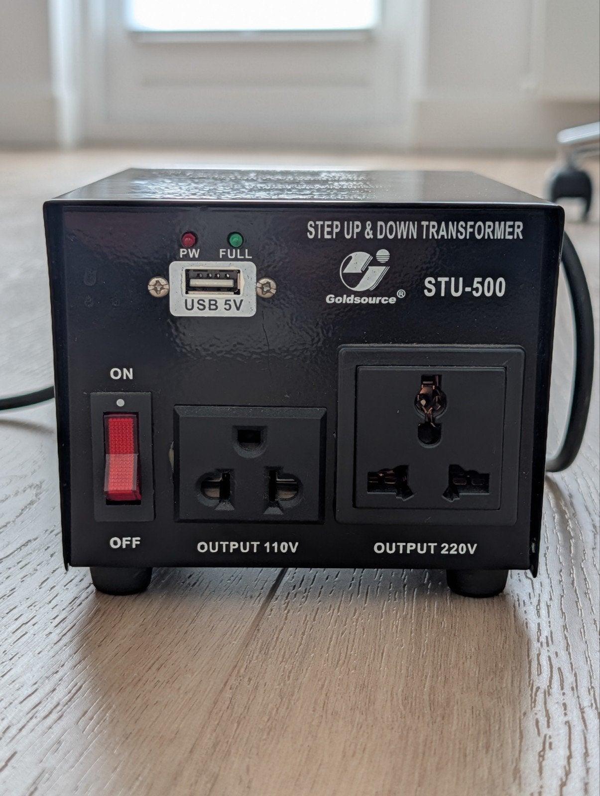 Spanningsomvormer 110V/220V met USB uitgang, Ophalen, Zo goed als nieuw, Overige typen