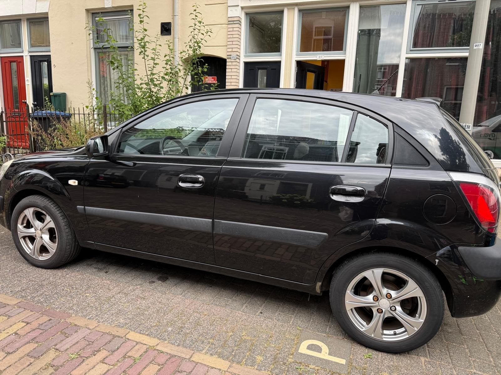 Kia Rio 1.4 HB AUT 2007 Zwart, Auto's, 4 cilinders, 453 kg, Grijs, Particulier