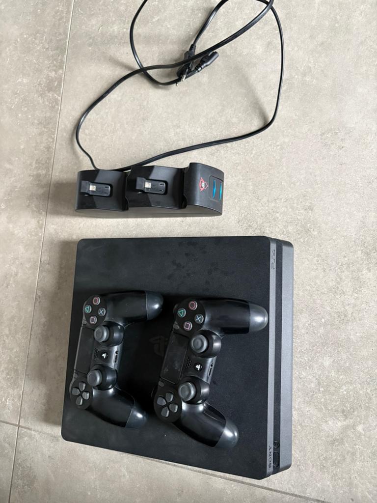 Ps4 met controllers en headset!, Met 2 controllers, Ophalen of Verzenden, Original, 500 GB