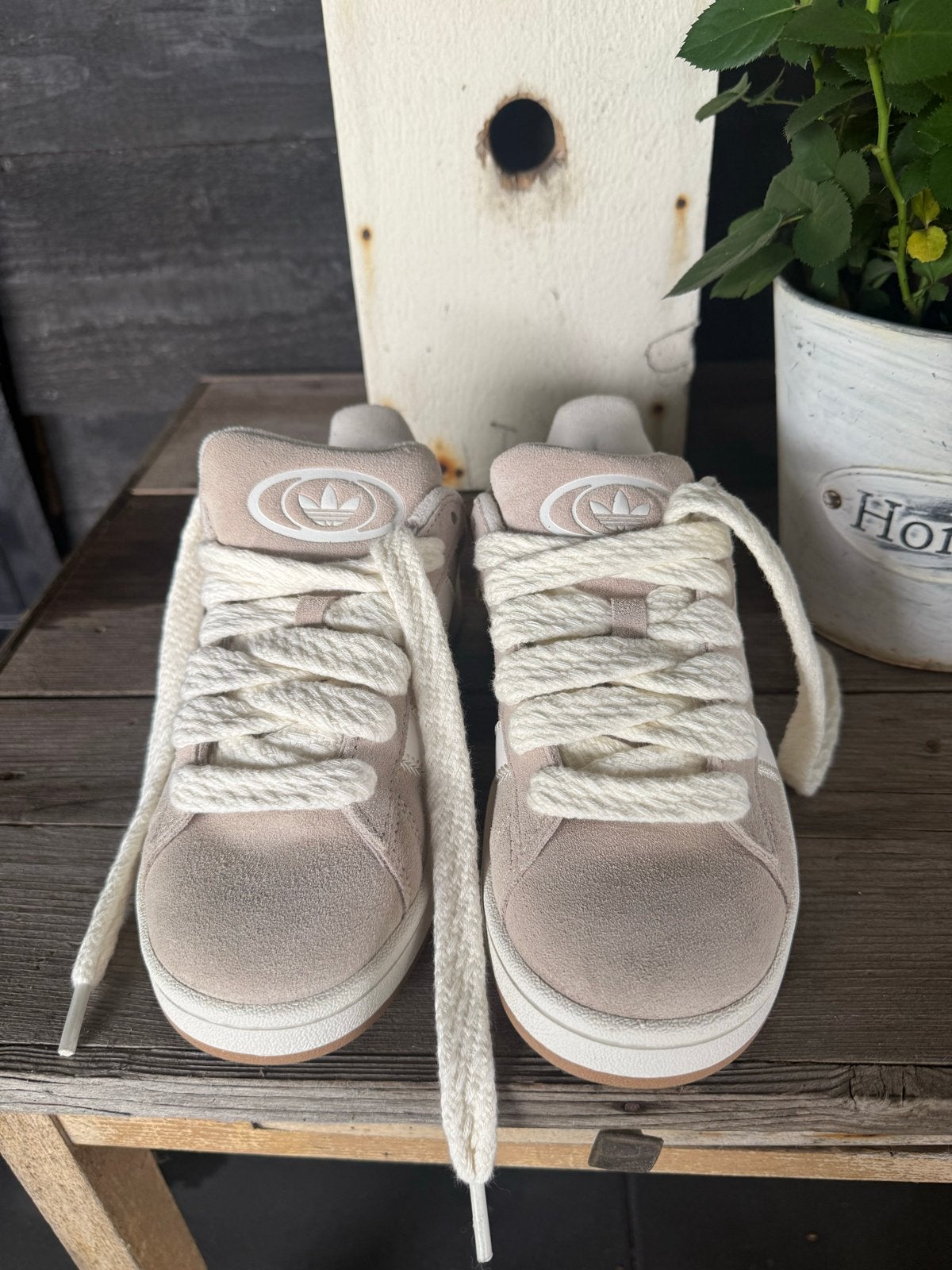 Adidas Campus sneakers: Beige (nieuw) en Zwart (gedragen), Kleding | Dames, Schoenen, Ophalen, Adidas, Beige, Nieuw