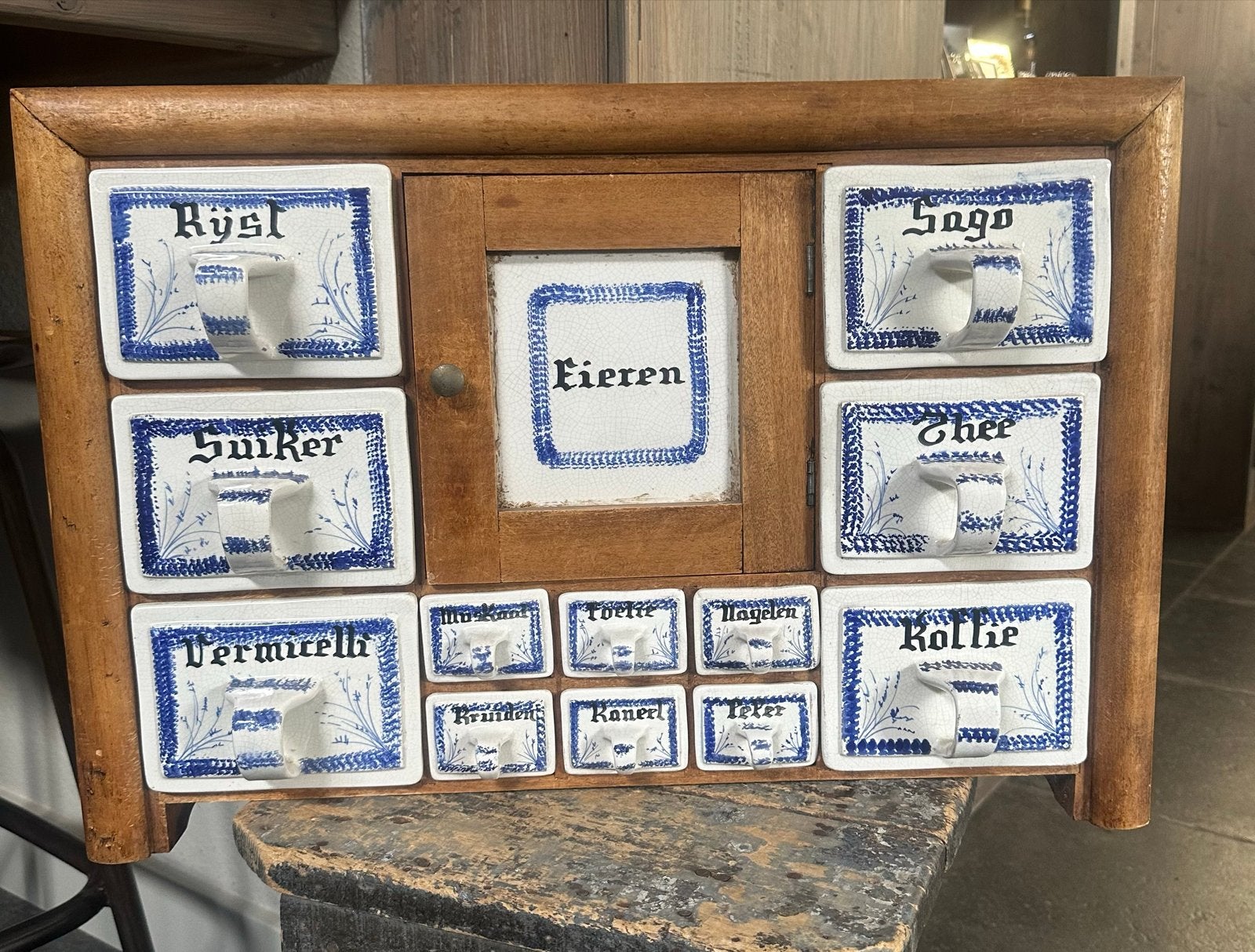 Antieke kruidenkast met porseleinen laden, Antiek en Kunst, Ophalen