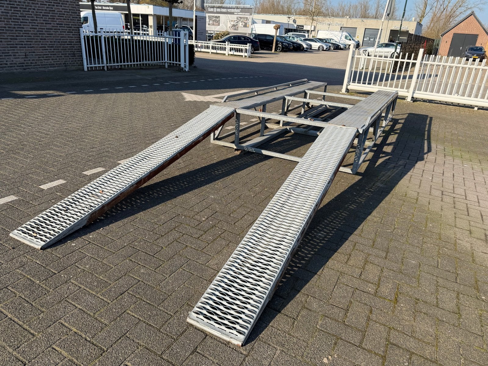 Oprijbrug met rij platen gegalvaniseerd, Ophalen, Gebruikt
