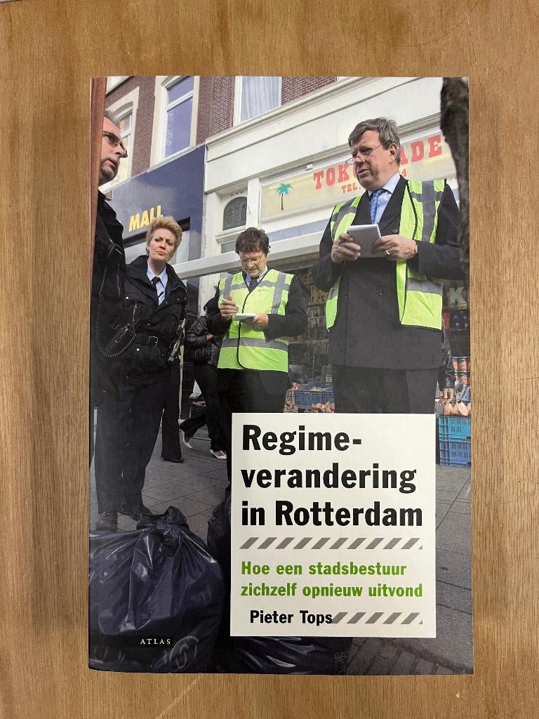 boek:  Regime-verandering in Rotterdam, Pieter Tops, Pieter Tops, Maatschappij en Samenleving, Ophalen of Verzenden, Zo goed als nieuw