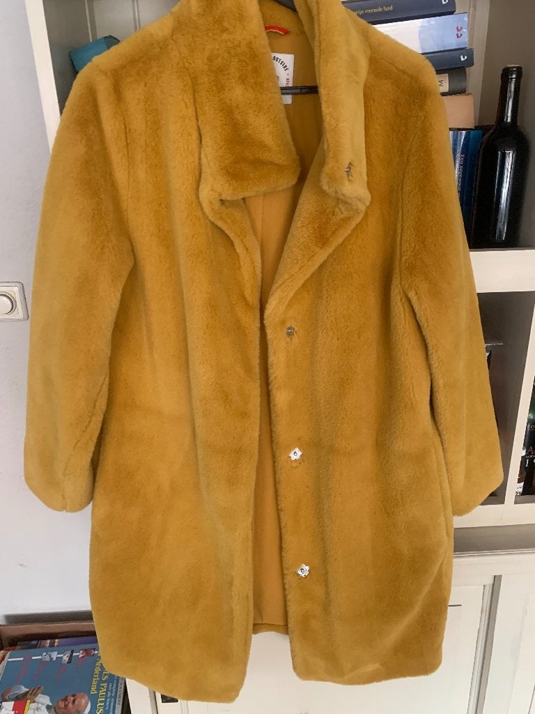 Nieuw ongedragen mooie fluffy jas S Oliver mt 40, Maat 38/40 (M), Overige kleuren, Nieuw, Ophalen of Verzenden