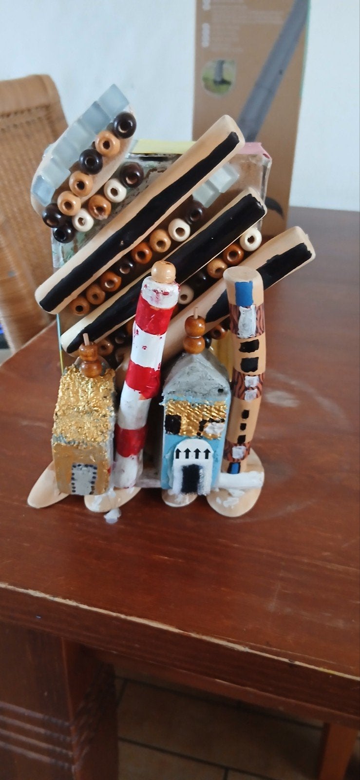 Mini dorpje van klei en drijfhout - niek decoratiestuk, Verzenden