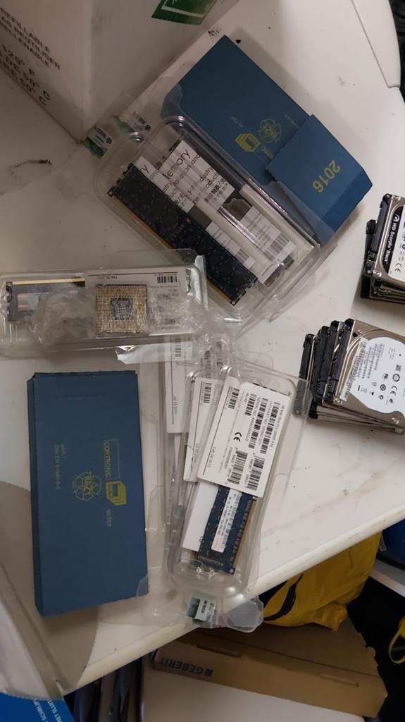 TE KOOP VERSCHILLENDE CHIPS EN HARDE SCHIJVEN EXPORT, Computers en Software, Harde schijven, Intern, HP Hewlett Packard, Hp@gmail.com