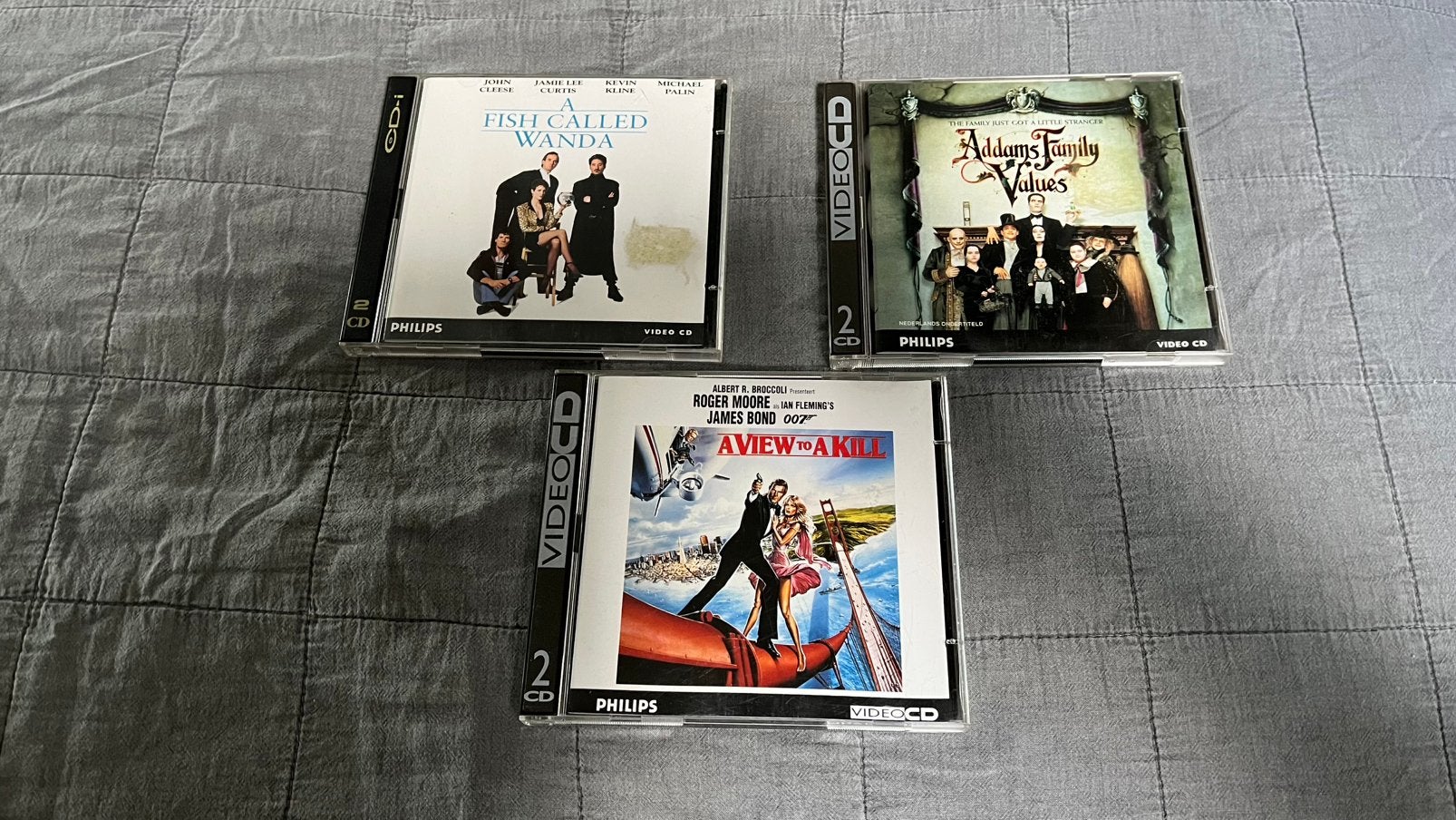3 Video CD’s (VCD / CD-i) – James Bond, Addams Fam, A Fish.., Overige genres, 1 speler, Ophalen of Verzenden, Zo goed als nieuw