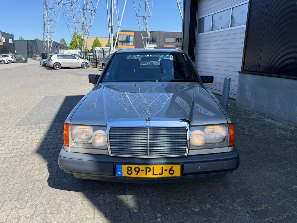 Mercedes-Benz W124 300 E AUT Airco Nieuwstaat!, Auto's, Mercedes-Benz, Stof, 1260 kg, 6 cilinders, 705 kg