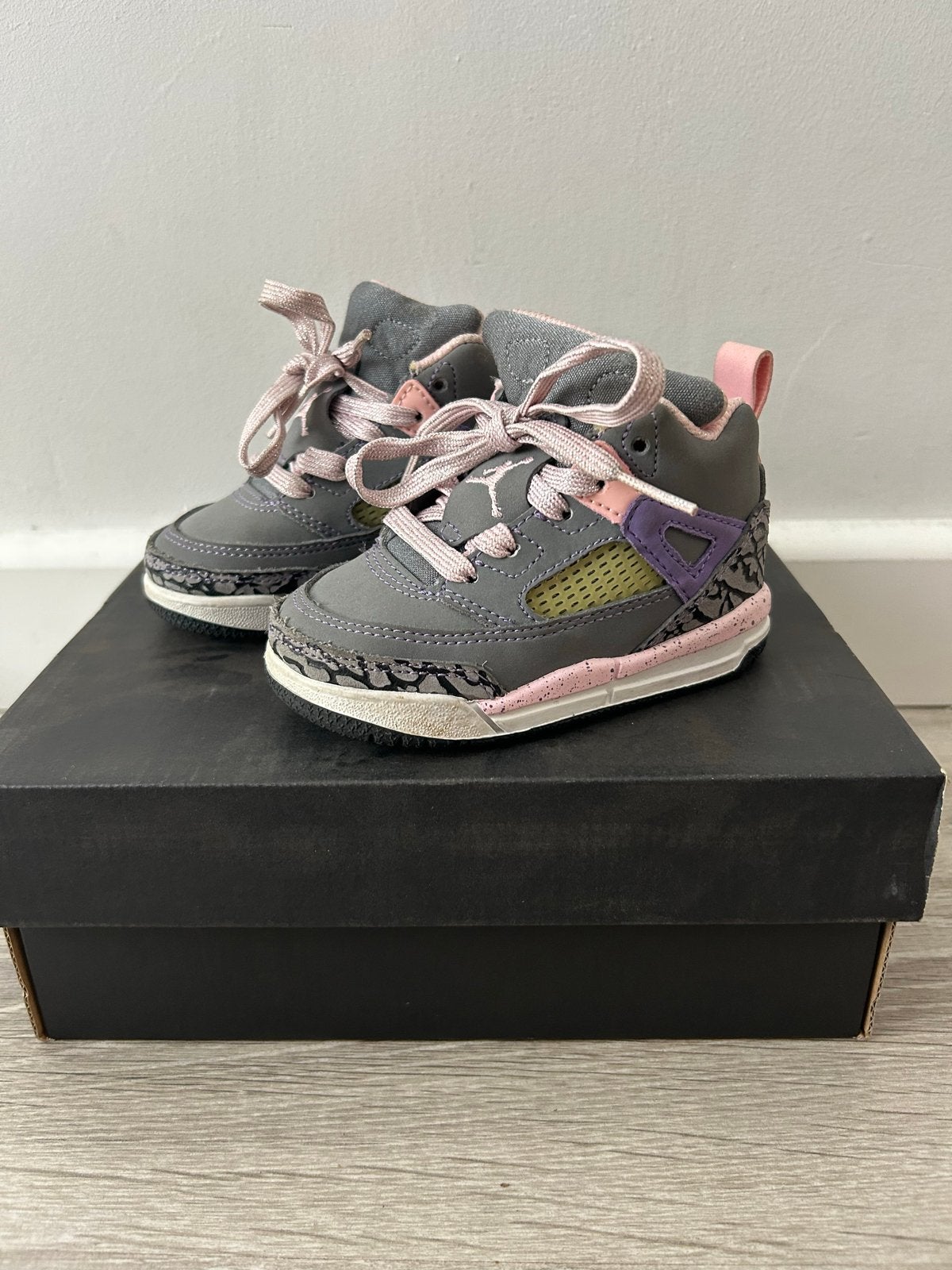 Nike Jordan Baby Schoenen Maat 41 Grijs Roze, Ophalen of Verzenden, Zo goed als nieuw, Meisje