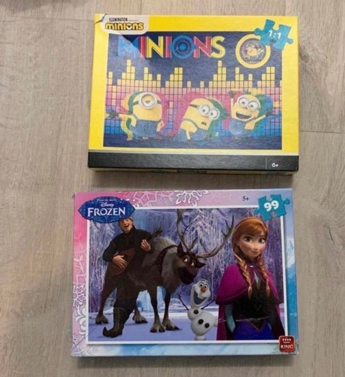 2 leuke kinderpuzzels: Minions & Frozen, Ophalen of Verzenden, Meer dan 50 stukjes, Gebruikt, 6 jaar of ouder