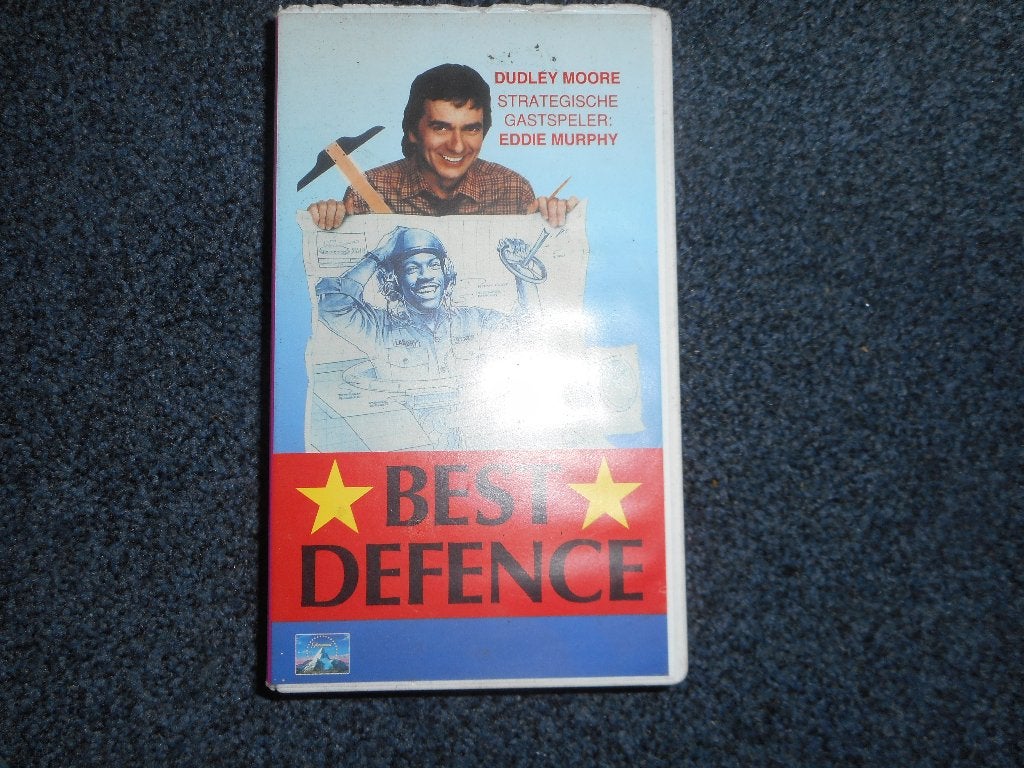 BEST DEFENSE! Top 80's Komedie met Eddie Murphy Op VIDEO!, Verzenden, Zo goed als nieuw, Komedie, Vanaf 6 jaar