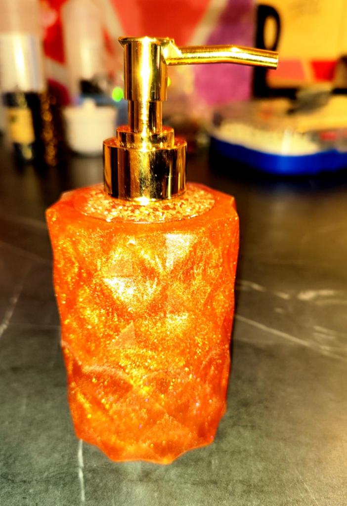 Oranje / goud effect zeepdispenser uit epoxy, Huis en Inrichting, Meerkleurig, Overige materialen, Nieuw, Ophalen of Verzenden