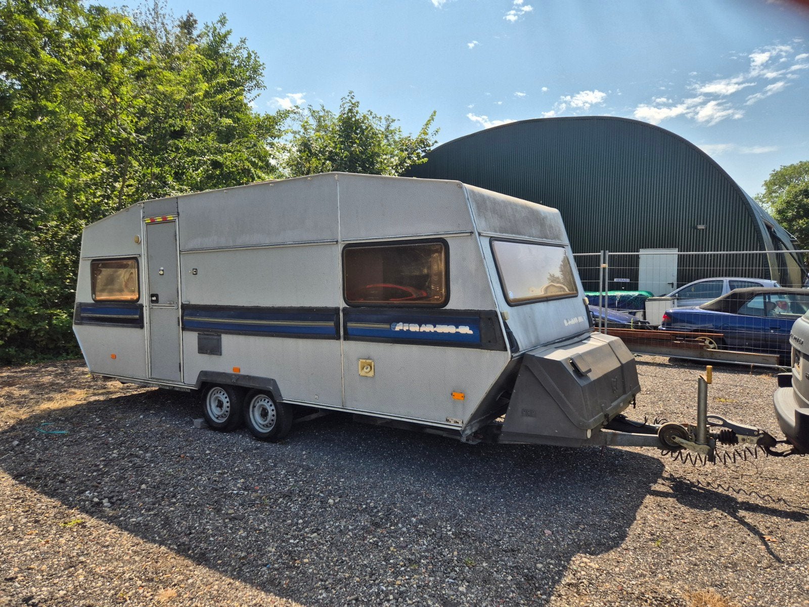 Polar 590 tandemasser festival caravan, Caravans en Kamperen, Caravans, Rondzit, Bedrijf, 750 - 1000 kg, 4 tot 5 meter